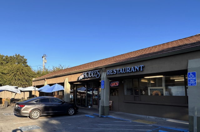 The exterior of Hobee's restaurant Mountain View